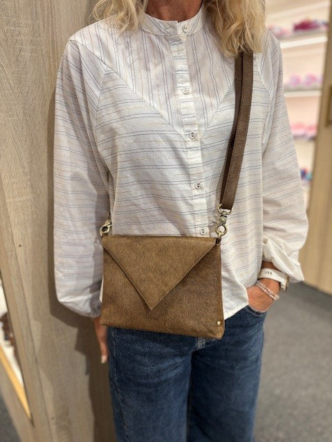 Walnut Cluch